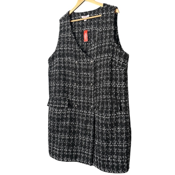 Classic Black and White Cool Weather Knitted Dress - Picture 7 of 9